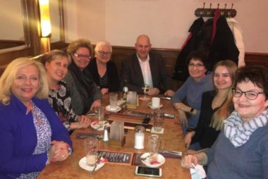 mit CDU-Frauen Bürgermeisterkandidat Frank Prüße trifft CDU-Frauen